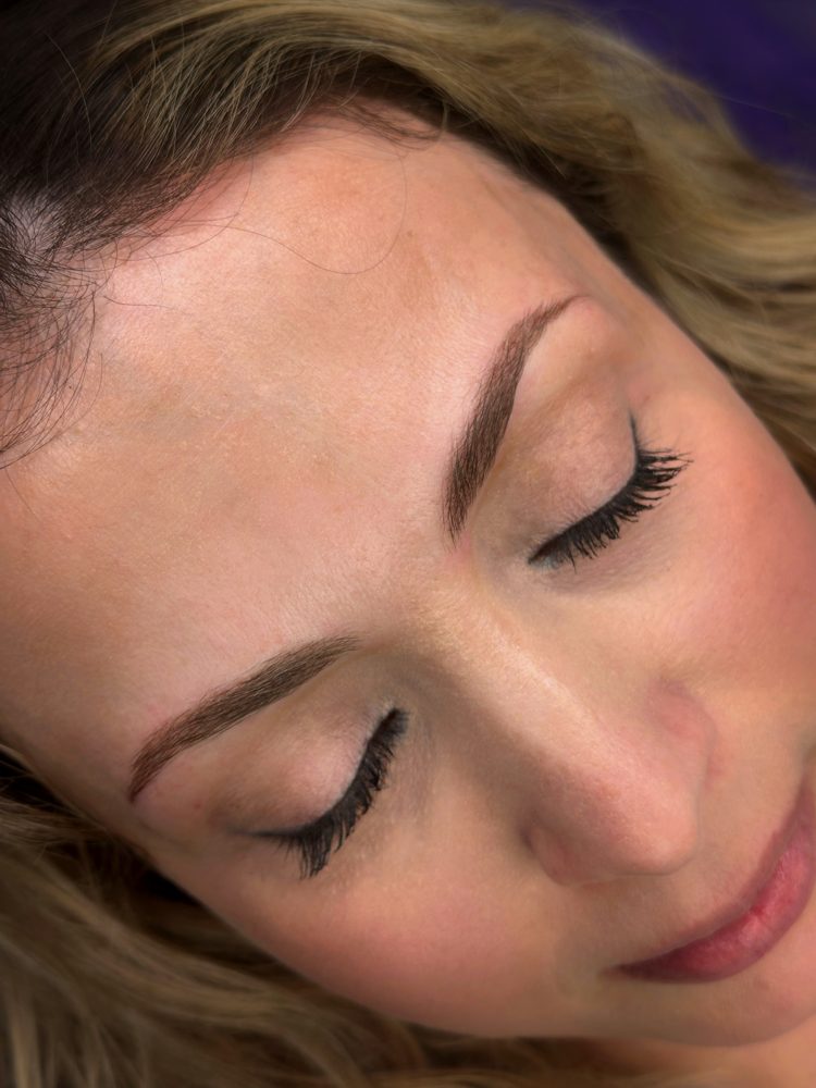 Microblading brows